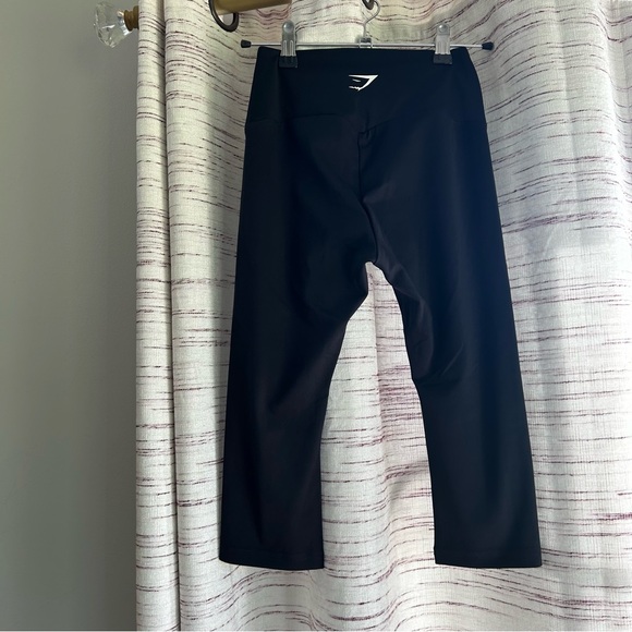 Gymshark Black High-rise Training Crop - Picture 2 of 5